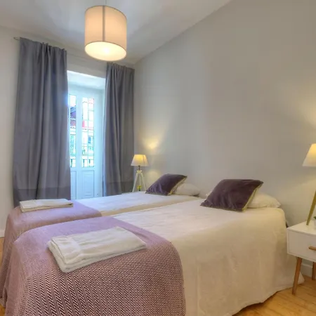 Fuer 13 Personenund 1 Kind In Lissabon, Regiao De Costa De Apartment *