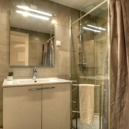 Apartment Fuer 13 Personenund 1 Kind In Lissabon, Regiao De Costa De