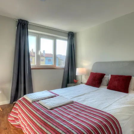 Fuer 13 Personenund 1 Kind In Lissabon, Regiao De Costa De Apartment *
