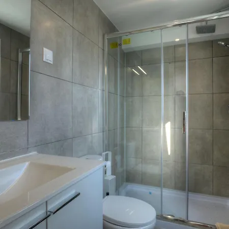 Fuer 13 Personenund 1 Kind In Lissabon, Regiao De Costa De Apartment Lisbon