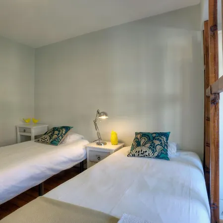 Apartment Fuer 13 Personenund 1 Kind In Lissabon, Regiao De Costa De Lisbon